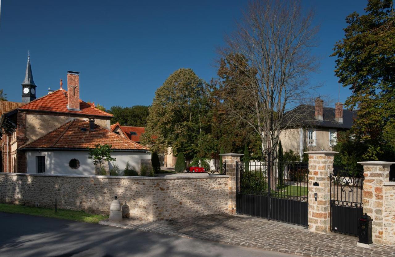 Le Clocher De La Duchesse Bonnelles Kültér fotó