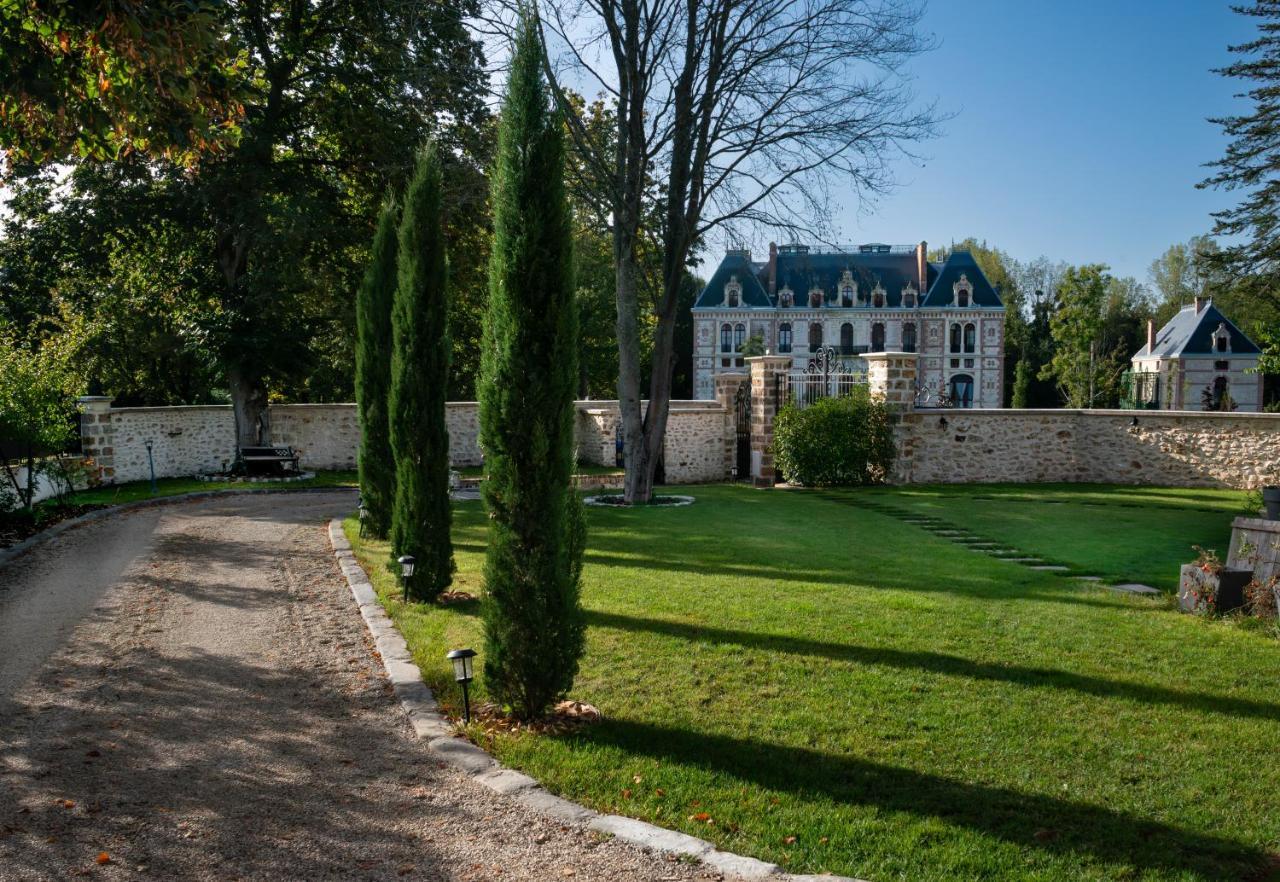 Le Clocher De La Duchesse Bonnelles Kültér fotó