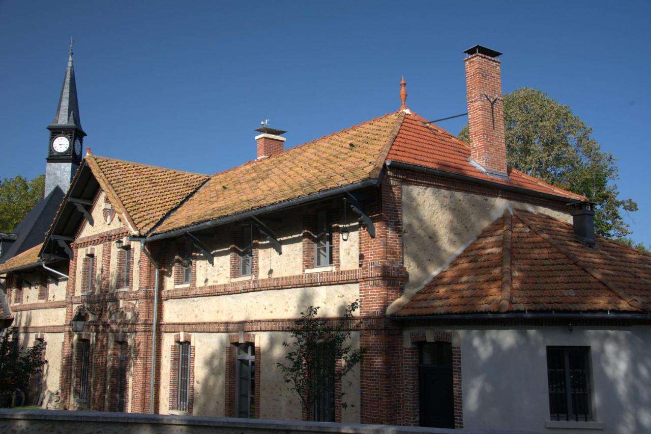 Le Clocher De La Duchesse Bonnelles Kültér fotó